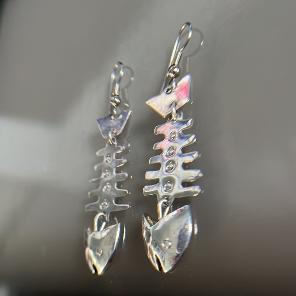 Handcrafted Alpaca Nickel Fish Skeleton Earrings - Mexico. - Picture 5 of 14